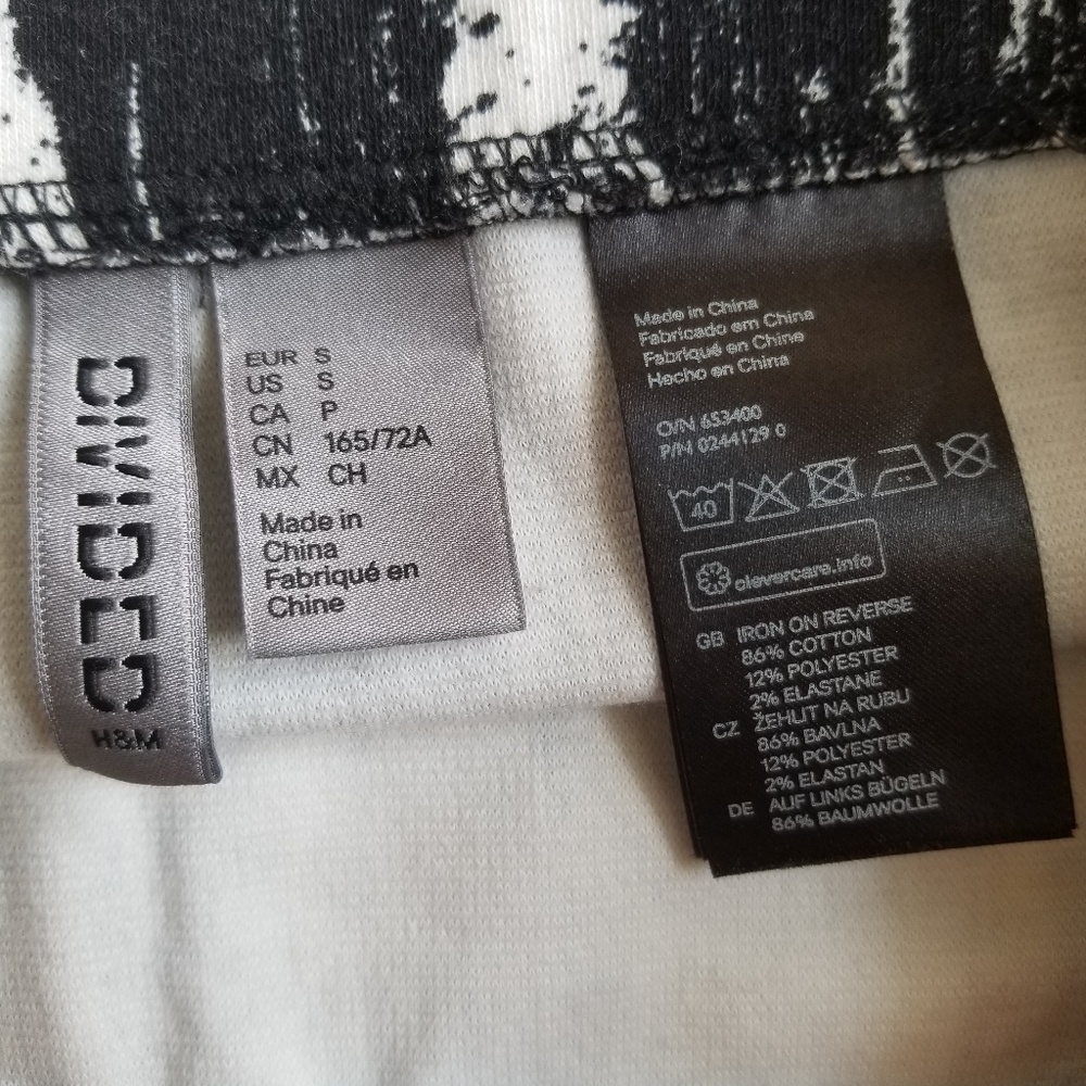 H&M | Marble Mini Skirt š - Picture 3 of 3